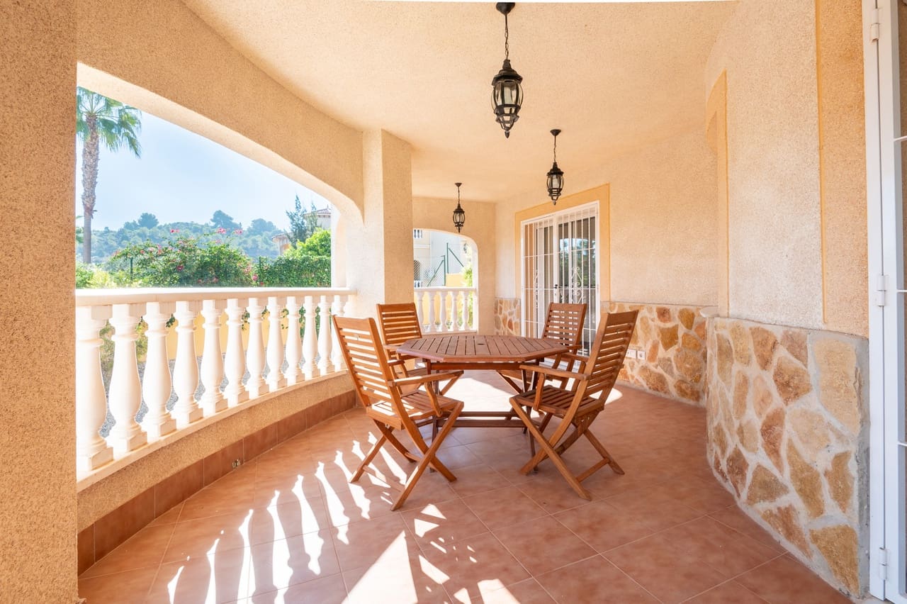 4 makuuhuone Huvila myytävänä paikassa Algorfa mukana uima-altaan 
autotalli - 575 000 € (Ref: 9622976)