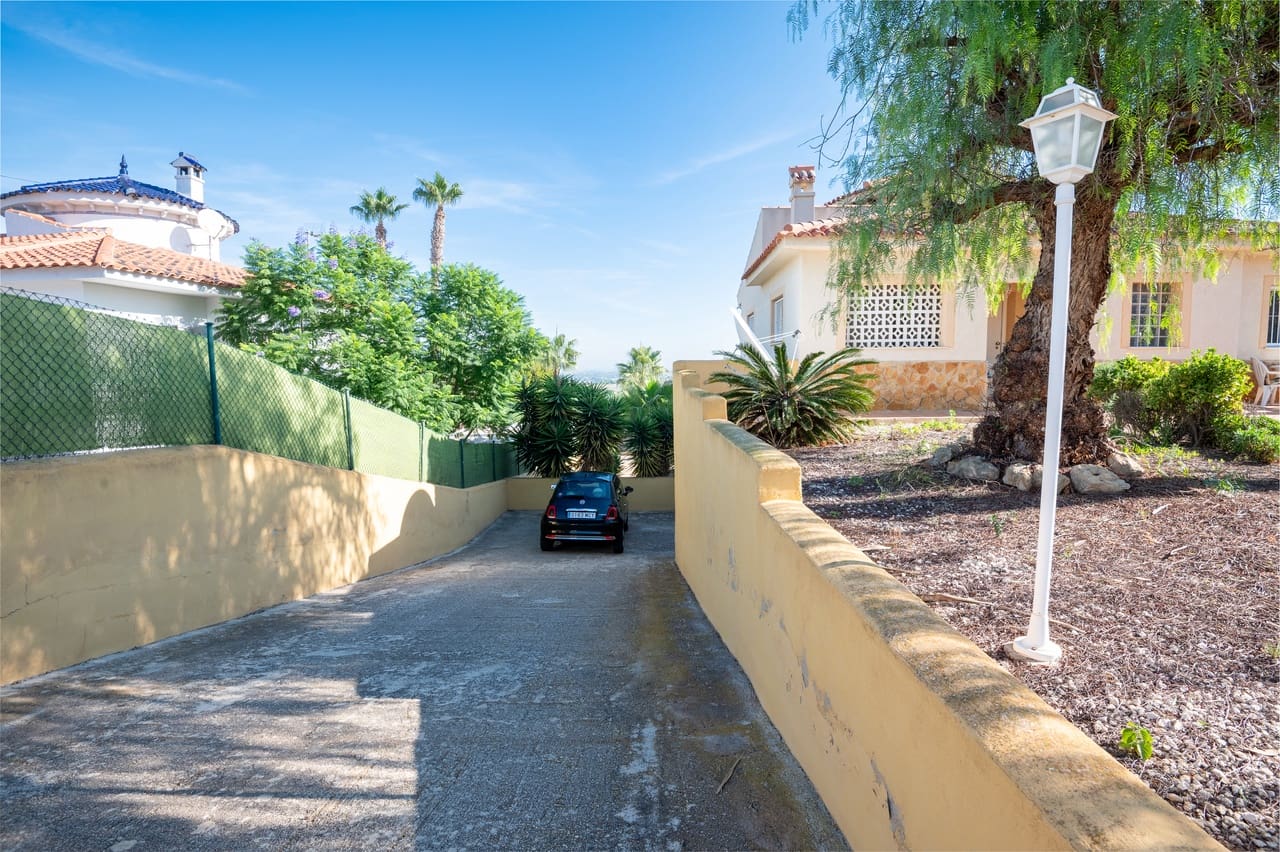 4 makuuhuone Huvila myytävänä paikassa Algorfa mukana uima-altaan 
autotalli - 575 000 € (Ref: 9622976)