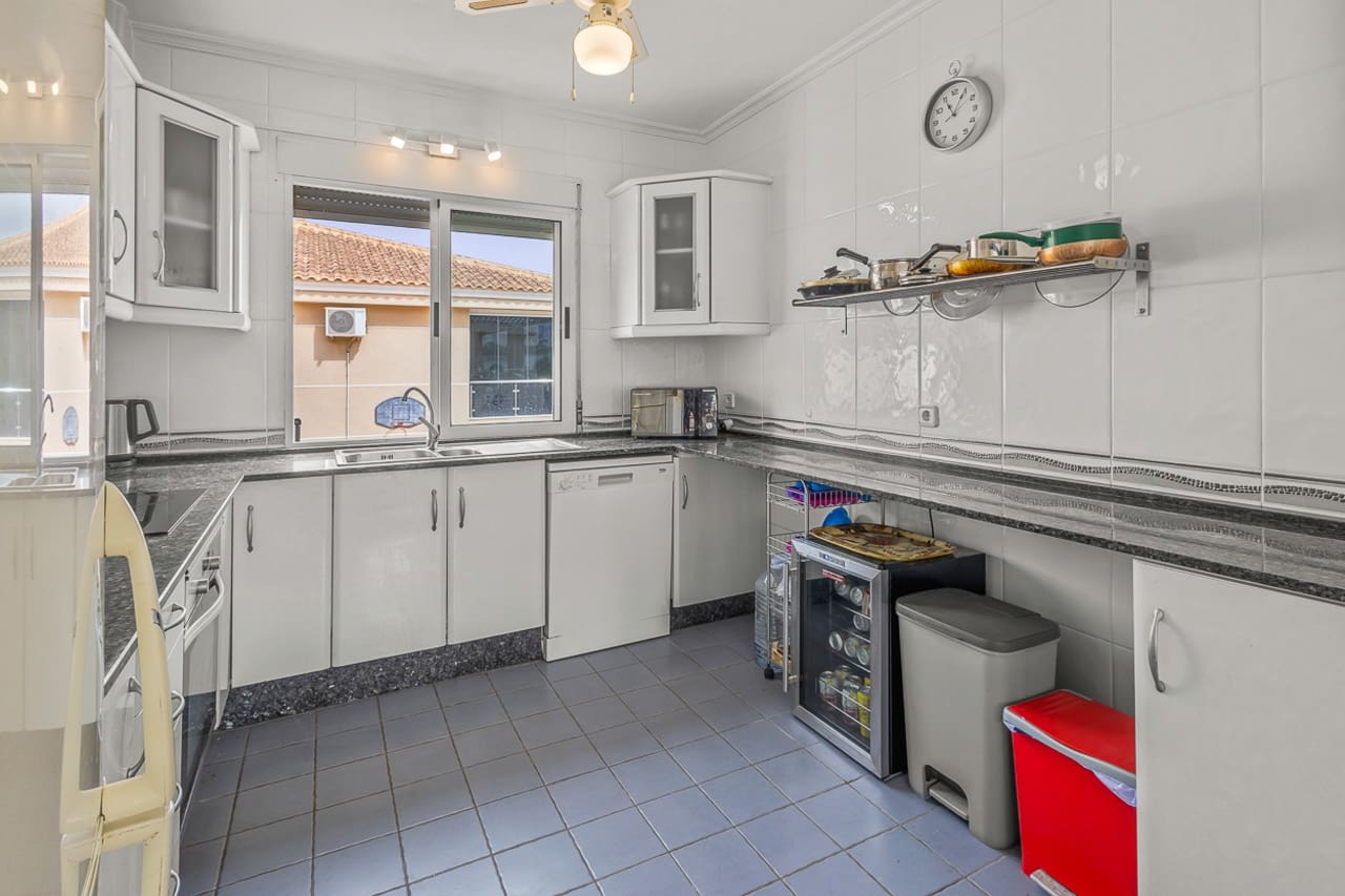 4 makuuhuone Huvila myytävänä paikassa Algorfa mukana uima-altaan 
autotalli - 499 500 € (Ref: 9622978)