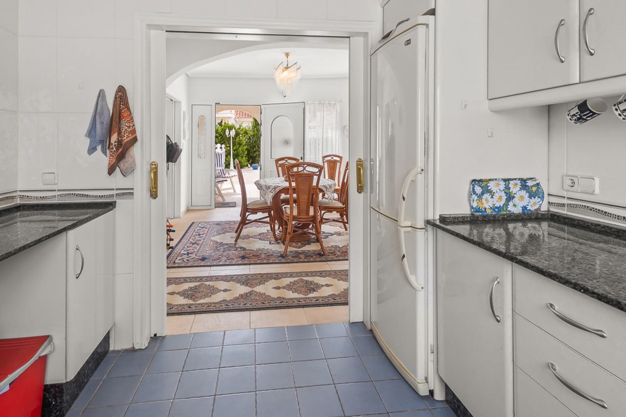 4 makuuhuone Huvila myytävänä paikassa Algorfa mukana uima-altaan 
autotalli - 499 500 € (Ref: 9622978)