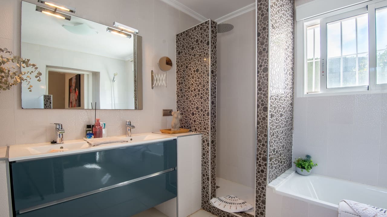 4 slaapkamer Villa te koop in Algorfa met zwembad garage - € 770.000 (Ref: 9622980)