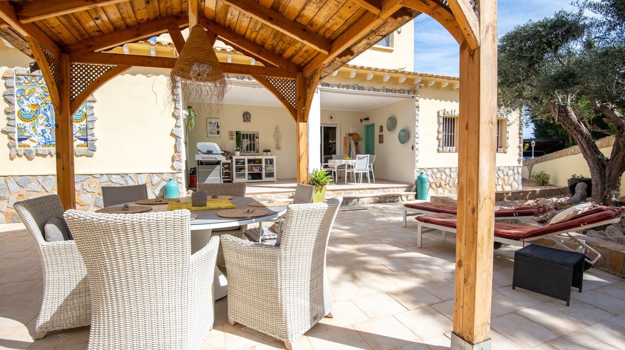 4 slaapkamer Villa te koop in Algorfa met zwembad garage - € 770.000 (Ref: 9622980)