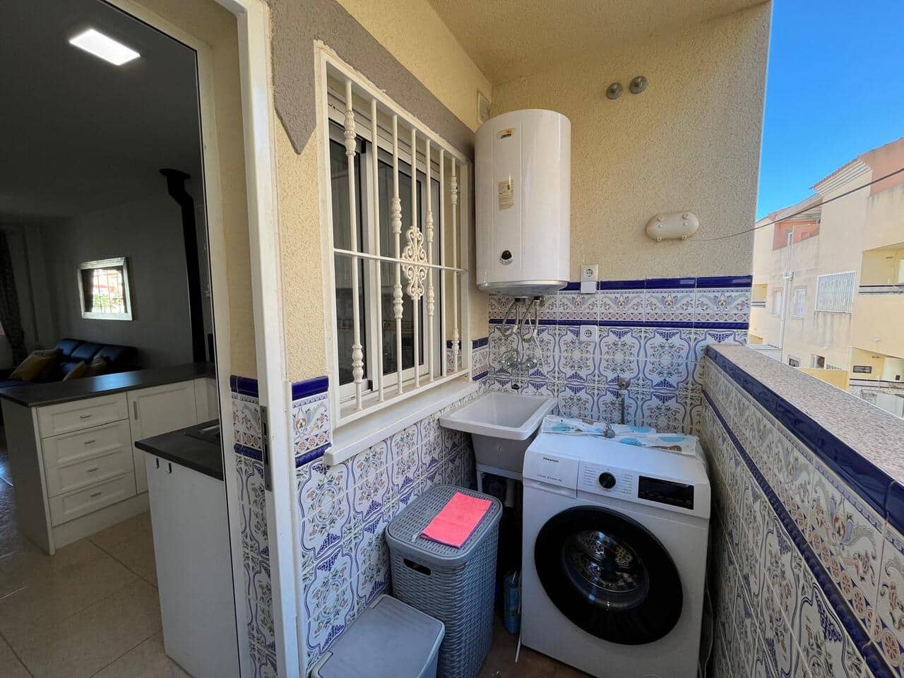 2 soverom Leilighet til salgs i Villamartin med svømmebasseng garasje - € 165 000 (Ref: 9622981)