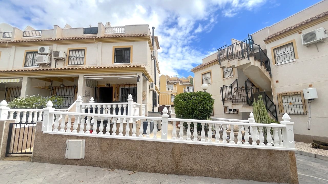 2 bedroom Townhouse for sale in Algorfa with pool garage - € 159,995 (Ref: 9622984)