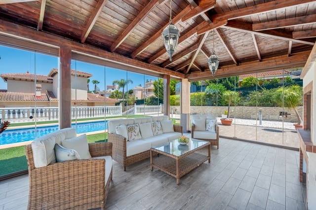 Chalet de 4 habitaciones en Lomas de la Juliana, Almoradí en venta con piscina garaje - 585.000 € (Ref: 9625338)