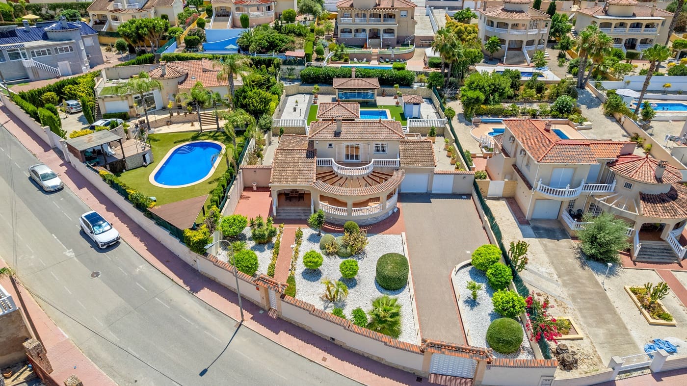 4 bedroom Villa for sale in Lomas de la Juliana with pool garage - € 585,000 (Ref: 9625338)
