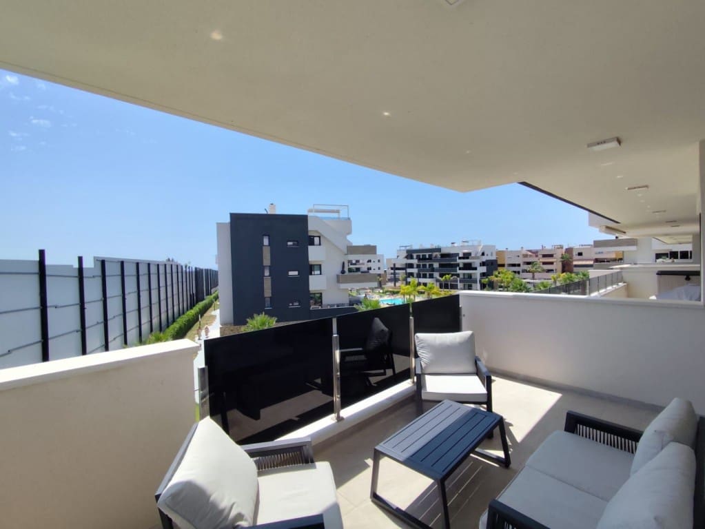 2 bedroom Apartment for sale in Orihuela Costa with pool - € 339,000 (Ref: 9626368)