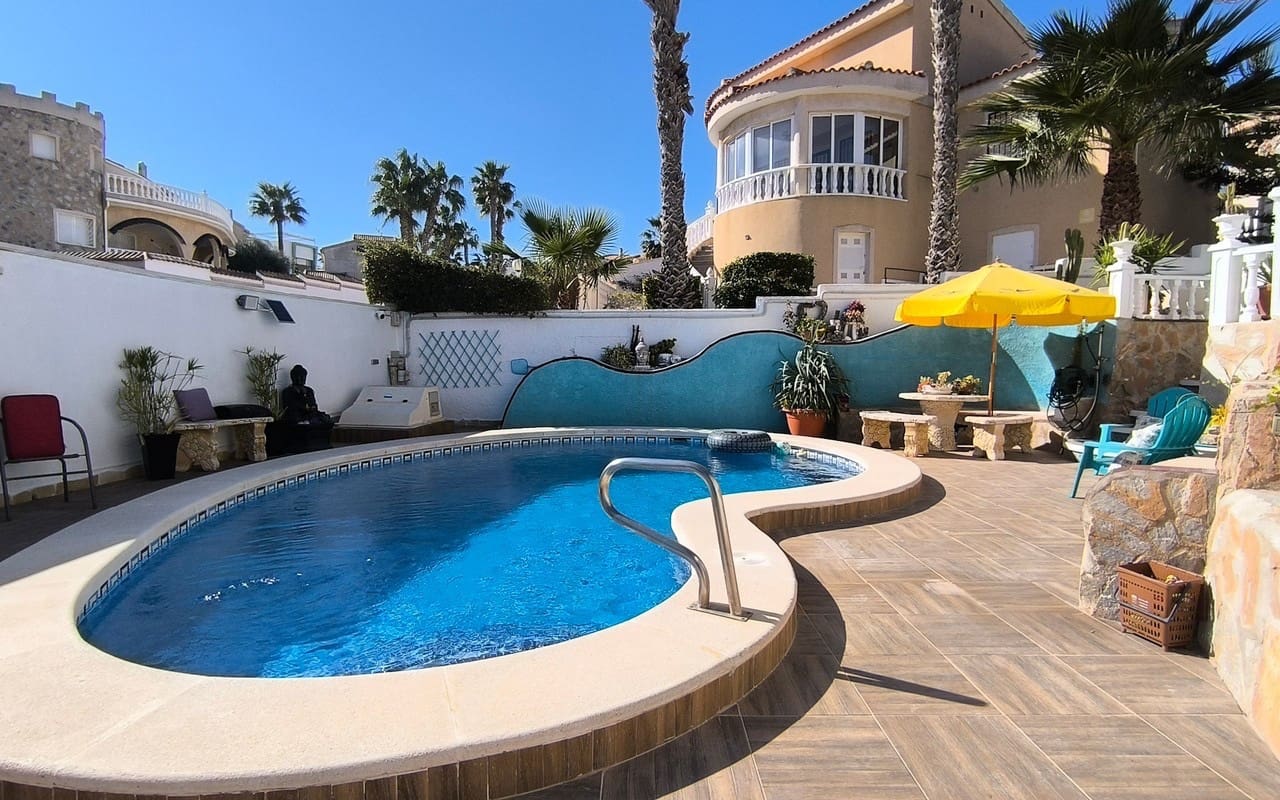 4 sovrum Villa till salu i Ciudad Quesada med pool - 385 000 € (Ref: 9634788)