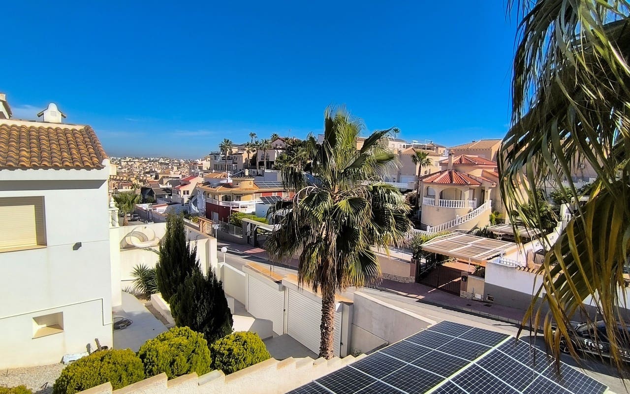 4 sovrum Villa till salu i Ciudad Quesada med pool - 385 000 € (Ref: 9634788)