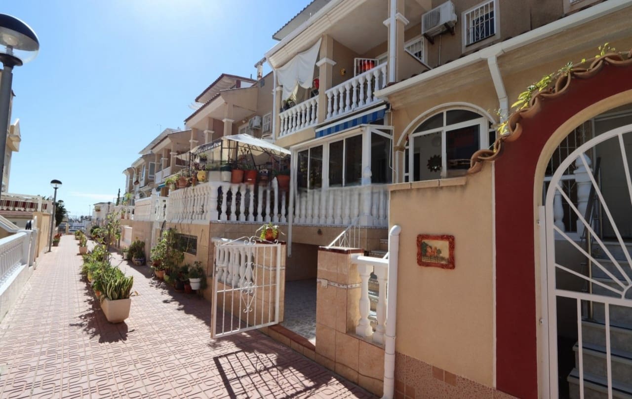 3 sypialnia Dom na sprzedaż w Playa Flamenca z basenem garażem - 248 000 € (Ref: 9643779)