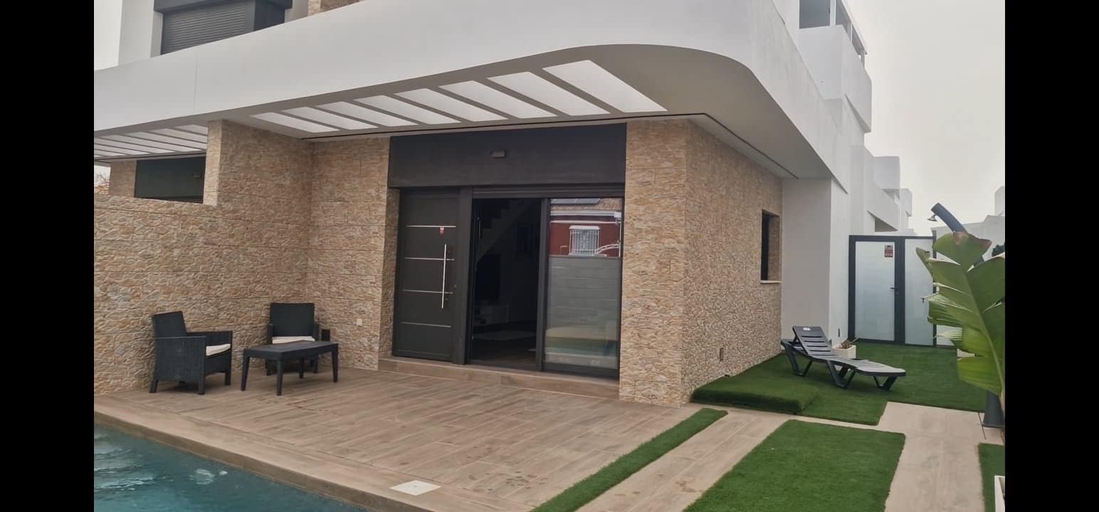 2 sovrum Semi-fristående Villa till salu i Los Montesinos med pool - 369 000 € (Ref: 9650692)