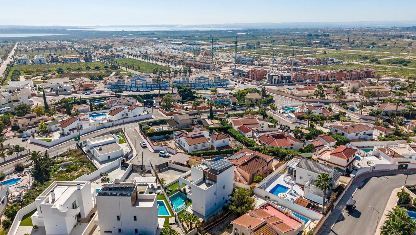 4 quarto Moradia para venda em Ciudad Quesada com piscina - 699 000 € (Ref: 9651326)