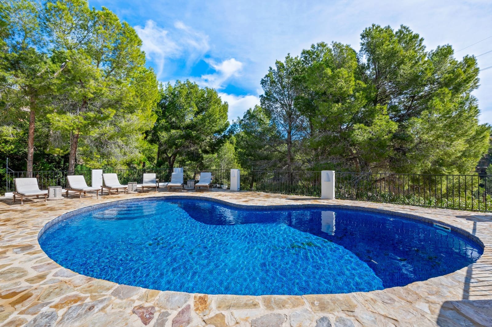 6 Zimmer Villa zu verkaufen in Altea mit Pool Garage - 985.000 € (Ref: 9651327)