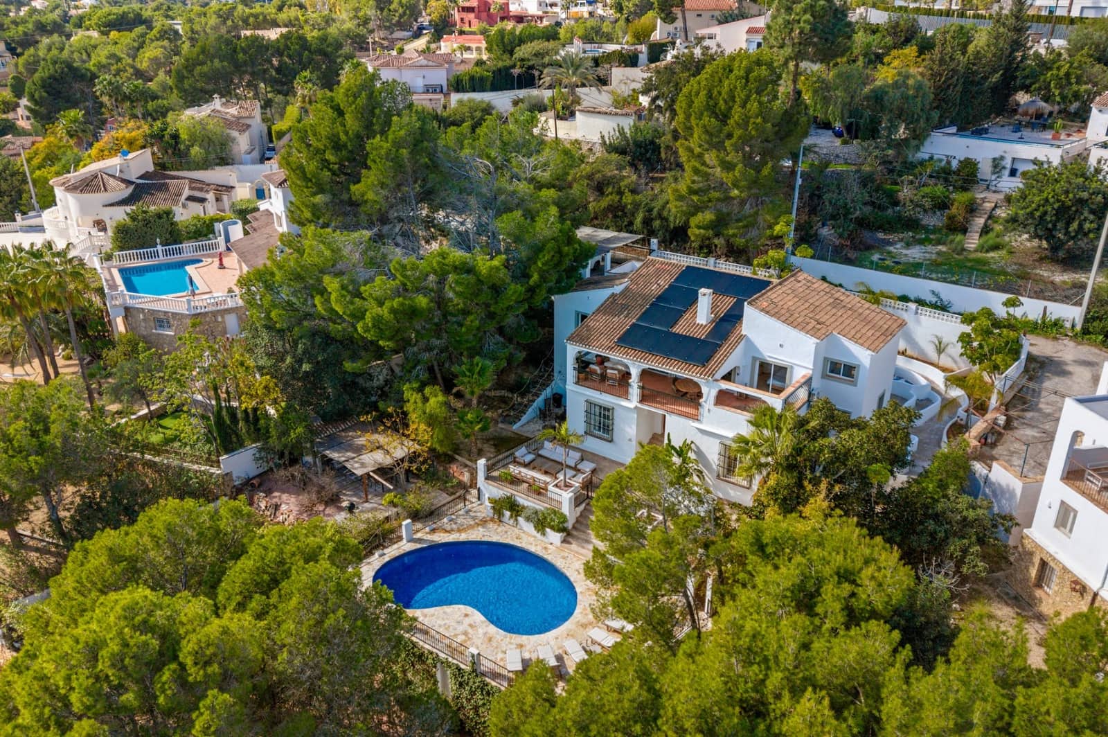 6 Zimmer Villa zu verkaufen in Altea mit Pool Garage - 985.000 € (Ref: 9651327)