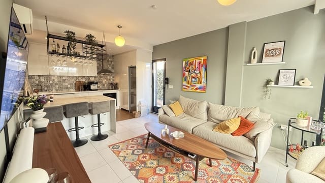 Chalet de 3 habitaciones en La Zenia, Orihuela en venta con piscina - 499.999 € (Ref: 9658339)