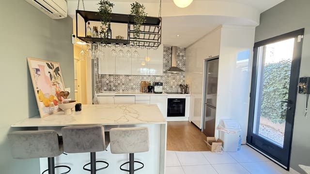 Chalet de 3 habitaciones en La Zenia, Orihuela en venta con piscina - 499.999 € (Ref: 9658339)