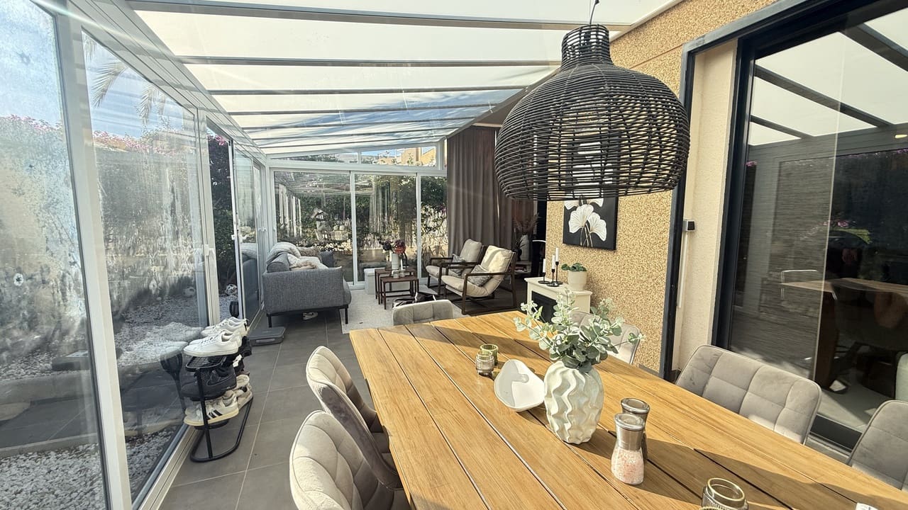 Chalet de 3 habitaciones en La Zenia en venta con piscina - 499.999 € (Ref: 9658339)