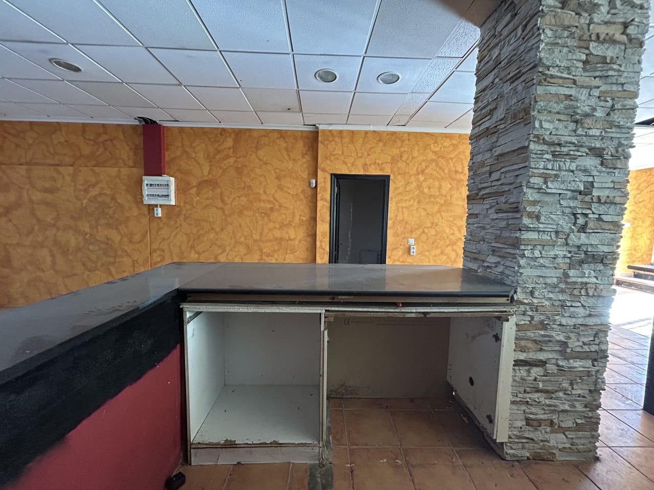 Kommersiell till salu i Villamartin - 180 000 € (Ref: 9658340)