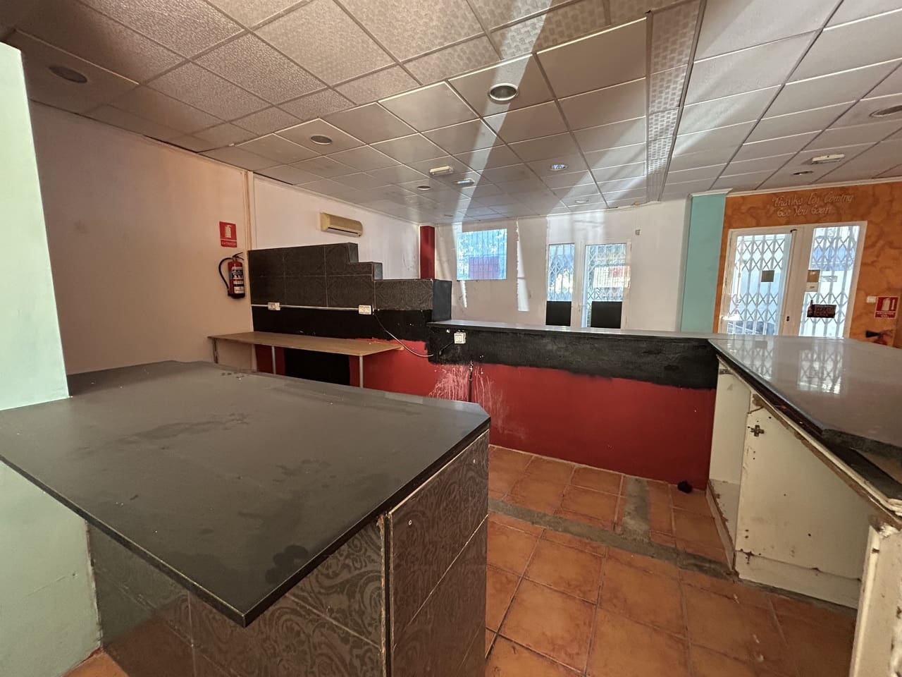 Kommersiell till salu i Villamartin - 180 000 € (Ref: 9658340)