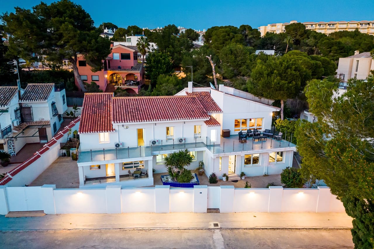 7 slaapkamer Villa te koop in Dehesa de Campoamor met zwembad garage - € 1.350.000 (Ref: 9658345)