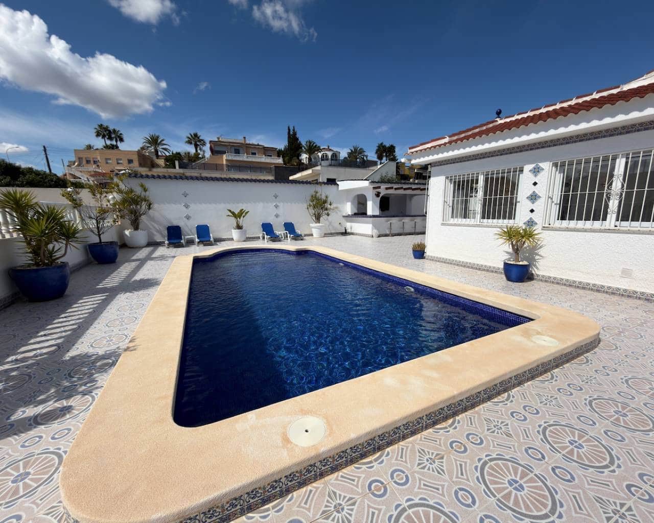 Chalet de 3 habitaciones en Ciudad Quesada en venta con piscina - 579.950 € (Ref: 9667087)