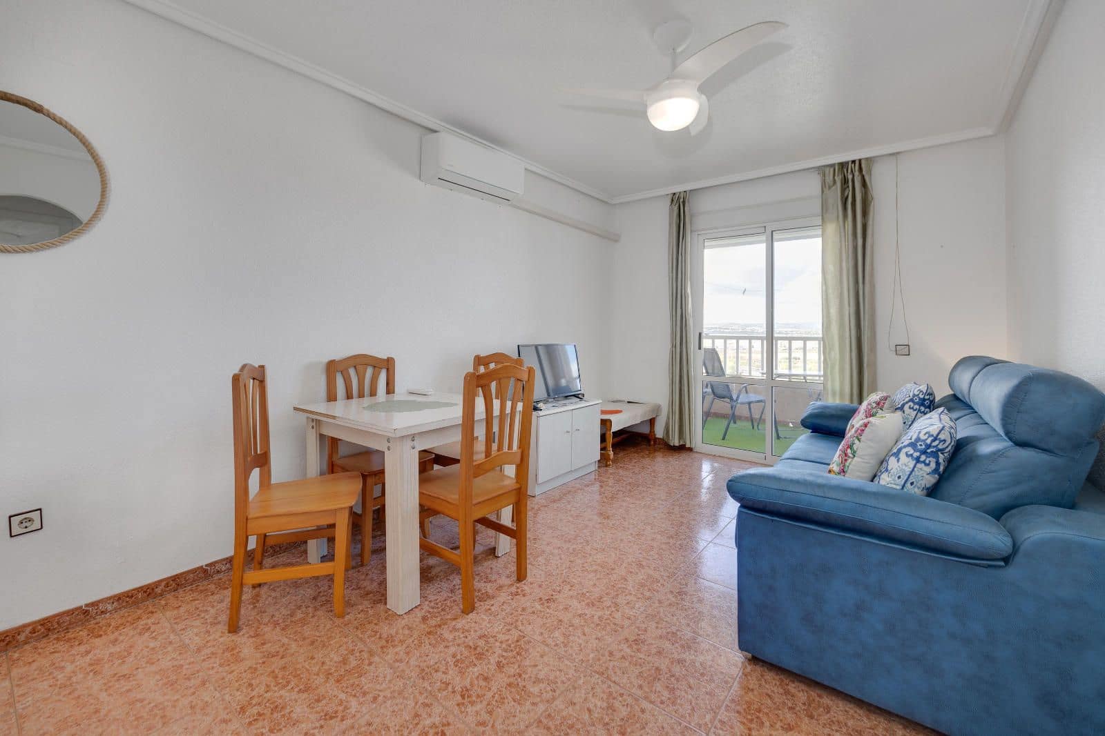 2 makuuhuone Huoneisto myytävänä paikassa Torrevieja mukana uima-altaan - 159 969 € (Ref: 9669970)