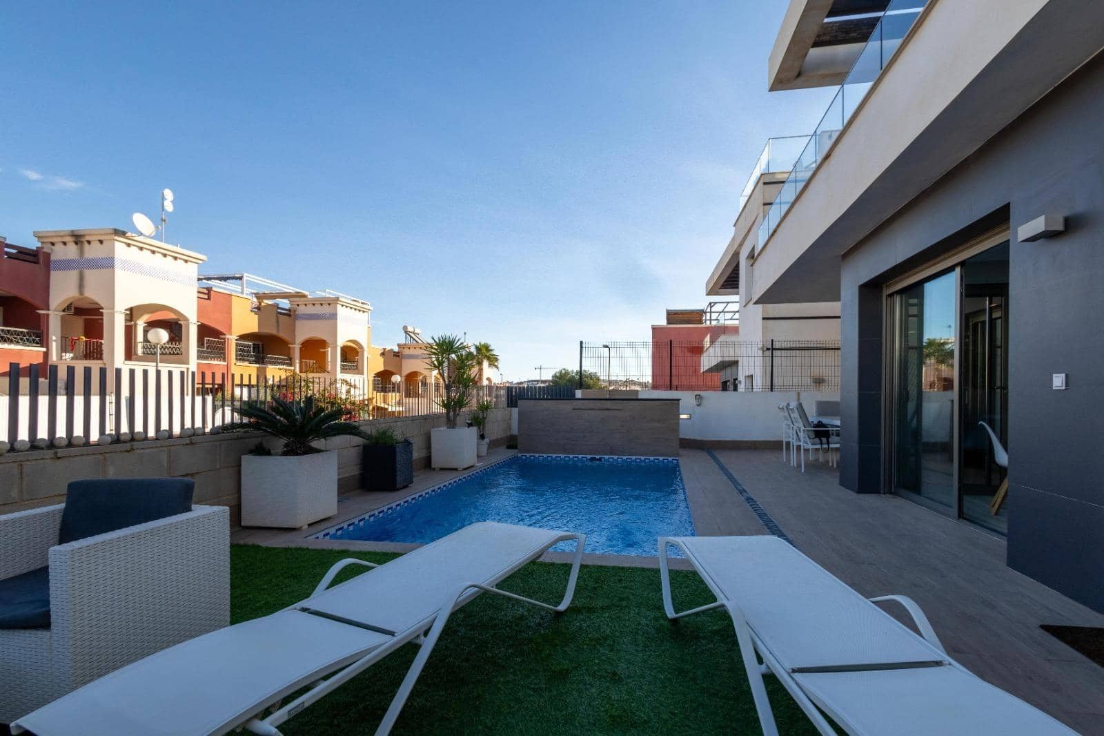 4 quarto Moradia para venda em Orihuela Costa com piscina - 490 000 € (Ref: 9669972)