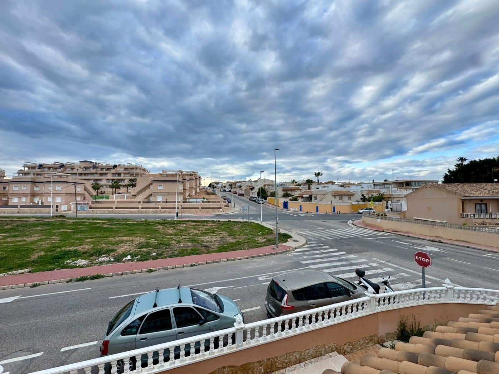 3 sypialnia Willa na sprzedaż w Torrevieja z basenem garażem - 330 000 € (Ref: 9669973)