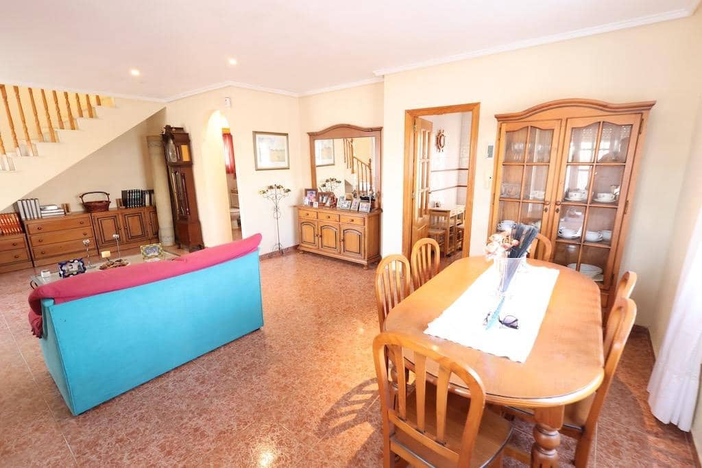 Chalet de 3 habitaciones en Torrevieja en venta con piscina garaje - 330.000 € (Ref: 9669973)