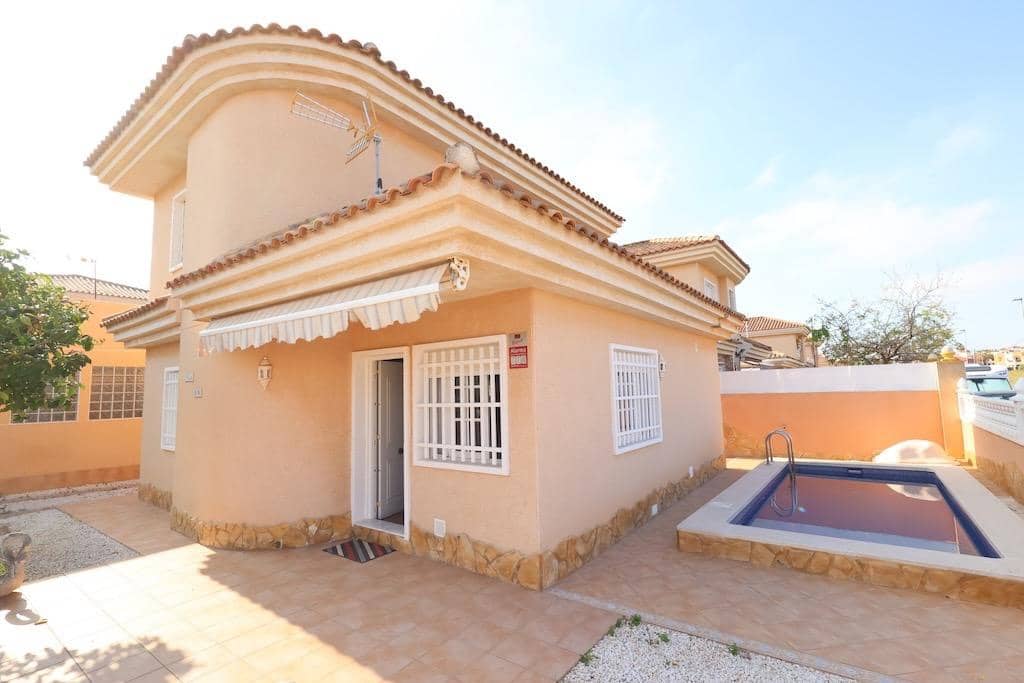 Chalet de 3 habitaciones en Torrevieja en venta con piscina garaje - 330.000 € (Ref: 9669973)