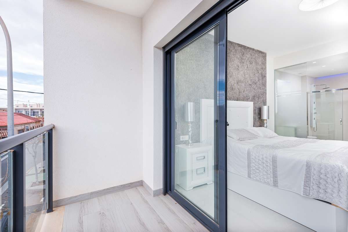 Apartamento de 2 habitaciones en Torre de la Horadada en venta - 239.500 € (Ref: 9682400)