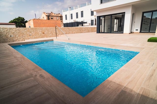 4 chambre Villa/Maison à vendre à Punta Prima, Orihuela avec piscine garage - 699 900 € (Ref: 9686054)