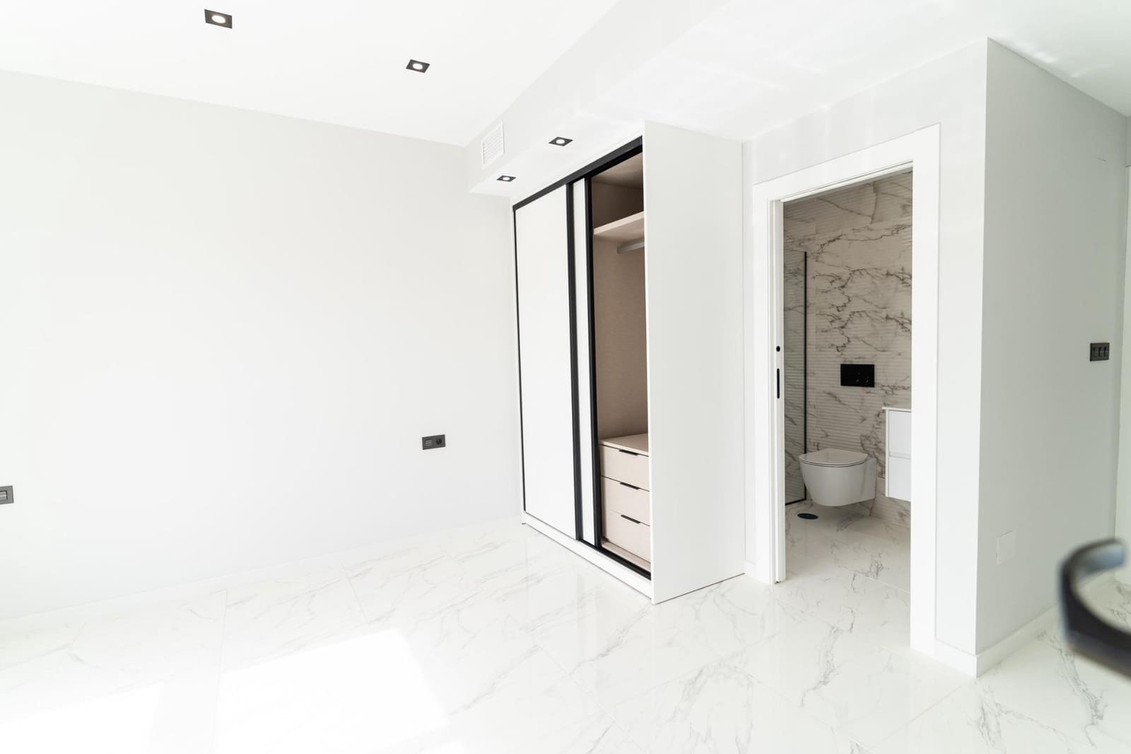 4 chambre Villa/Maison à vendre à Orihuela Costa avec piscine garage - 699 900 € (Ref: 9686054)