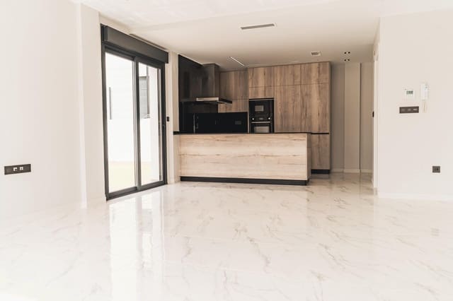 4 chambre Villa/Maison à vendre à Punta Prima, Orihuela avec piscine garage - 699 900 € (Ref: 9686054)