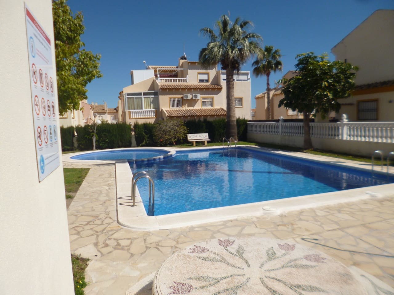 3 quarto Moradia Geminada para venda em Playa Flamenca com piscina - 299 000 € (Ref: 9690315)