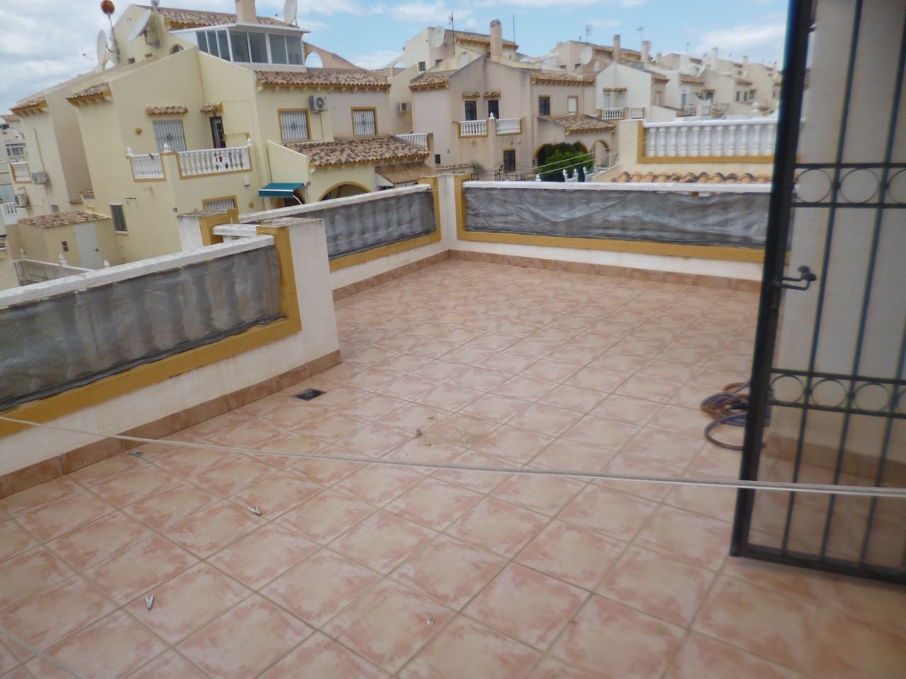 3 makuuhuone Paritalo myytävänä paikassa Playa Flamenca mukana uima-altaan - 299 000 € (Ref: 9690315)