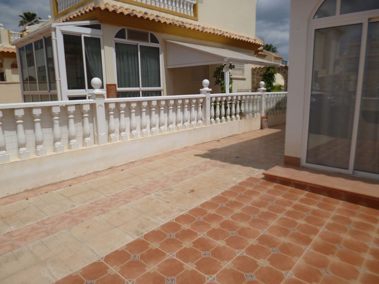 3 makuuhuone Paritalo myytävänä paikassa Playa Flamenca mukana uima-altaan - 299 000 € (Ref: 9690315)