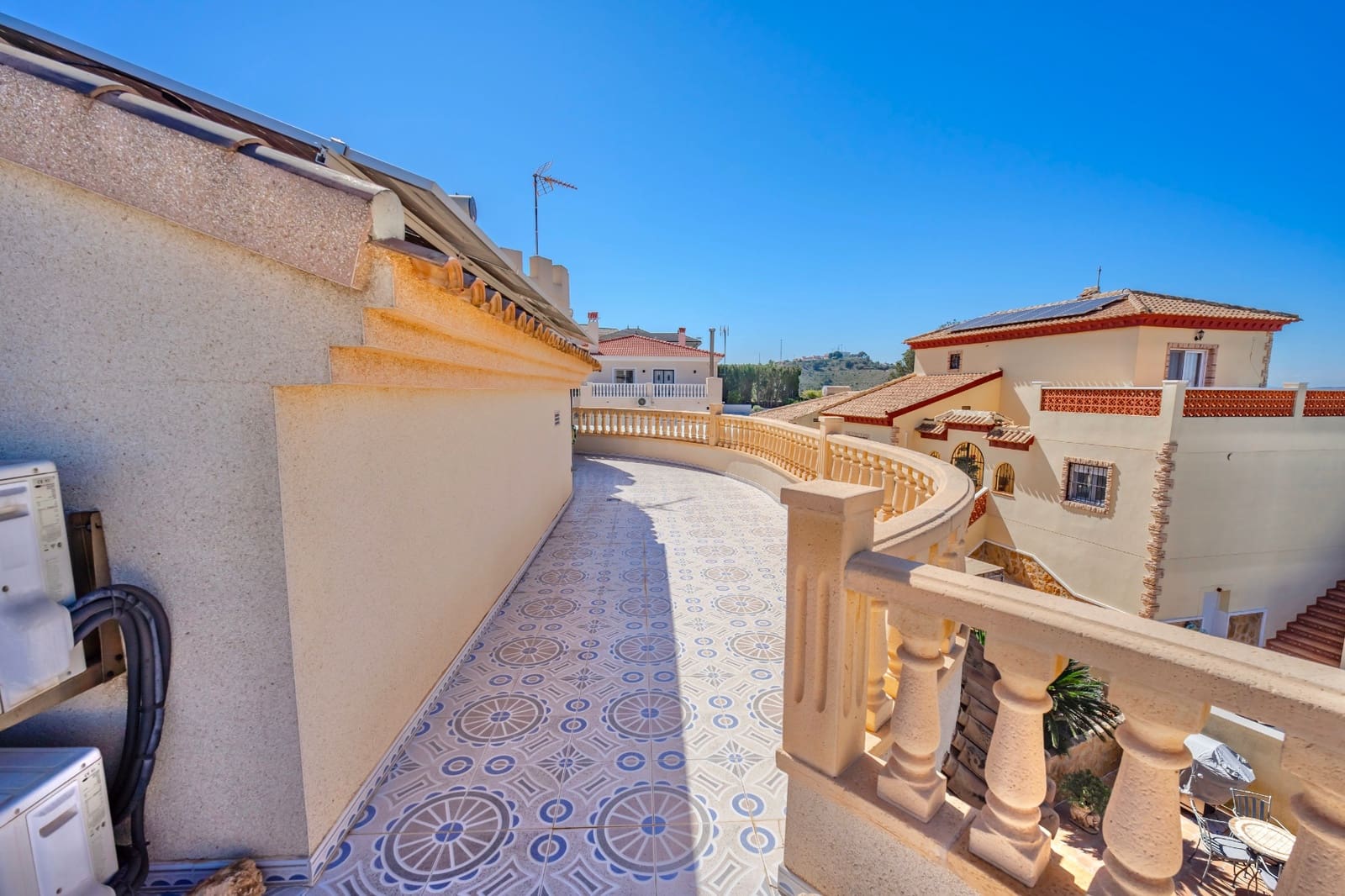 Chalet de 4 habitaciones en La Marquesa en venta con piscina garaje - 630.000 € (Ref: 9691463)