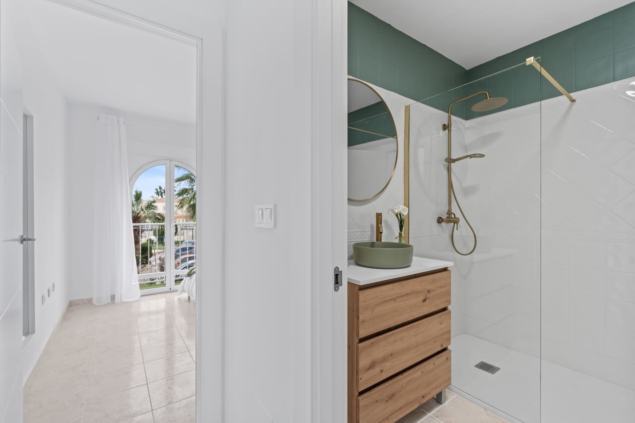 2 soveværelse Byhus til salg i Playa Flamenca med swimmingpool garage - € 205.000 (Ref: 9701416)