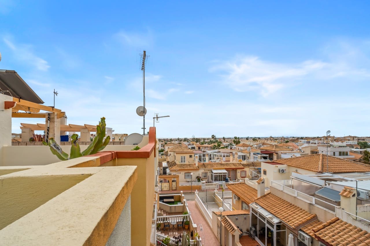 2 soveværelse Byhus til salg i Playa Flamenca med swimmingpool garage - € 205.000 (Ref: 9701416)