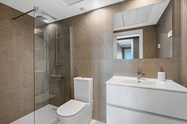 3 slaapkamer Appartement te koop in Punta Prima, Orihuela met zwembad - € 1.200.000 (Ref: 9721431)