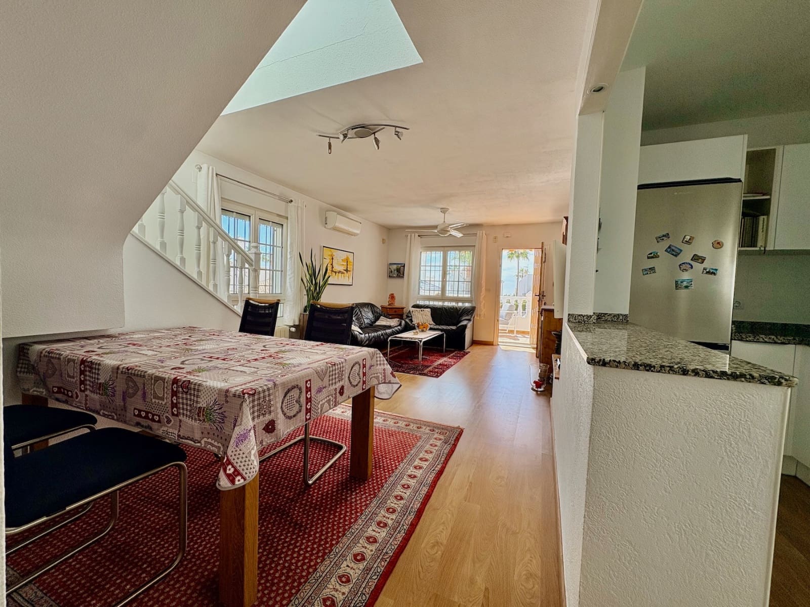 Chalet de 3 habitaciones en Villamartin en venta con piscina - 289.000 € (Ref: 9729215)