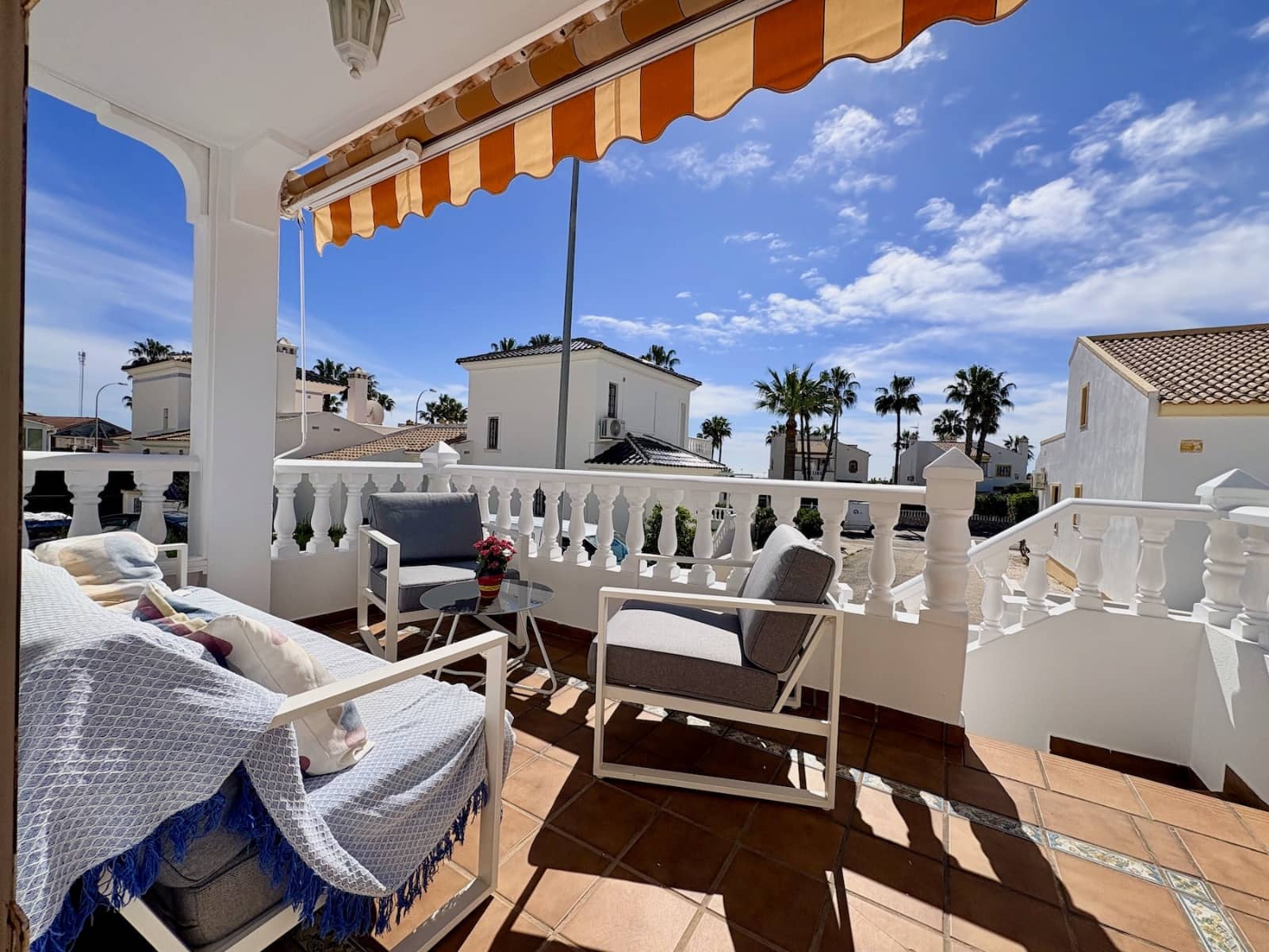 Chalet de 3 habitaciones en Villamartin en venta con piscina - 289.000 € (Ref: 9729215)