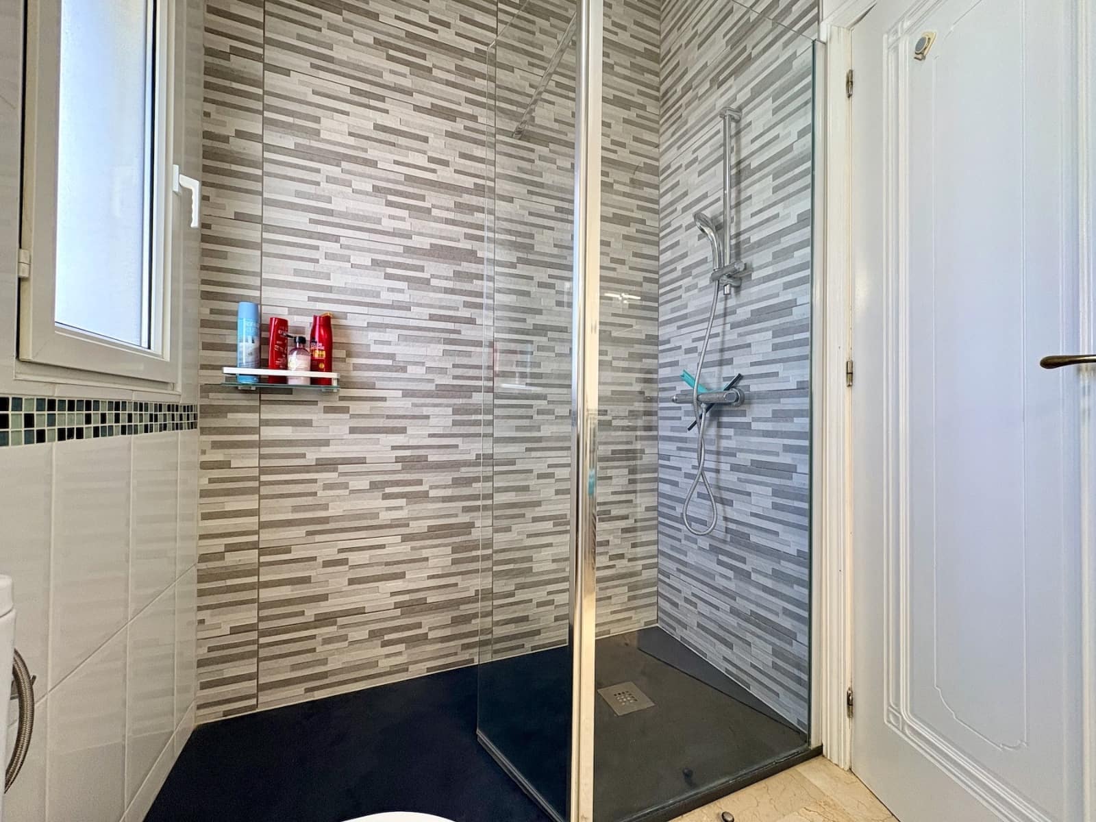 Chalet de 3 habitaciones en Villamartin en venta con piscina - 289.000 € (Ref: 9729215)