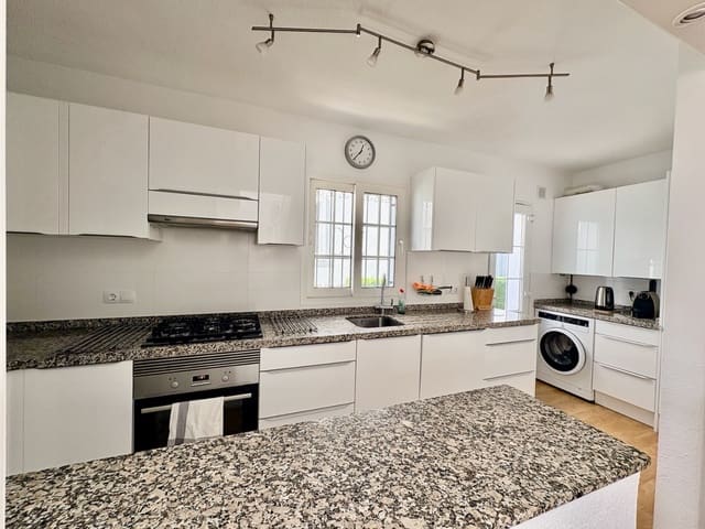 Chalet de 3 habitaciones en Villamartin, Orihuela en venta con piscina - 289.000 € (Ref: 9729215)