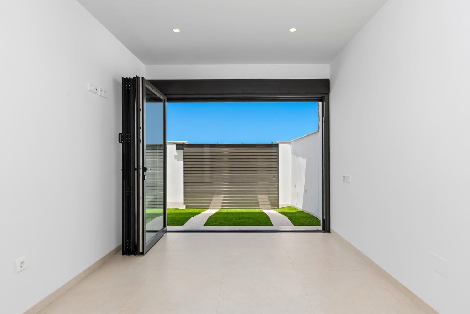 3 Zimmer Villa zu verkaufen in Los Alcazares mit Pool Garage - 499.900 € (Ref: 9747632)