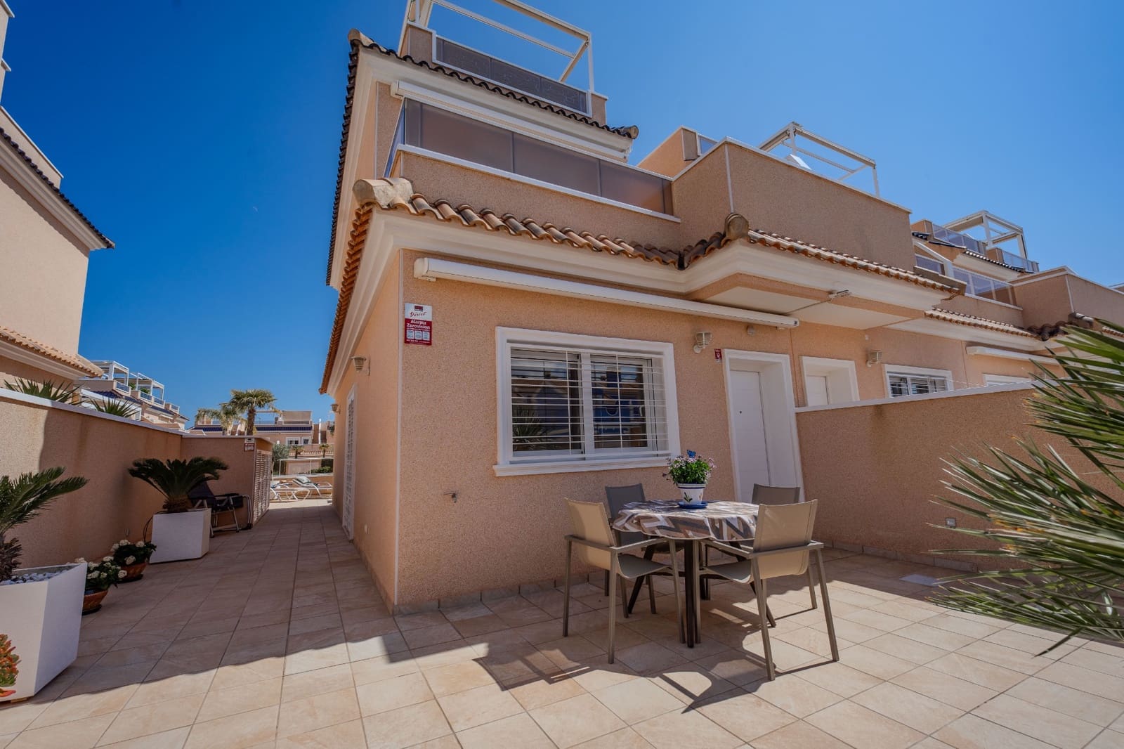 Casa de 3 habitaciones en Cabo Roig en venta con piscina - 325.000 € (Ref: 9749356)