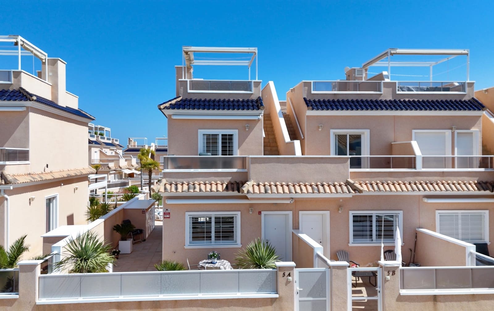Casa de 3 habitaciones en Cabo Roig en venta con piscina - 325.000 € (Ref: 9749356)