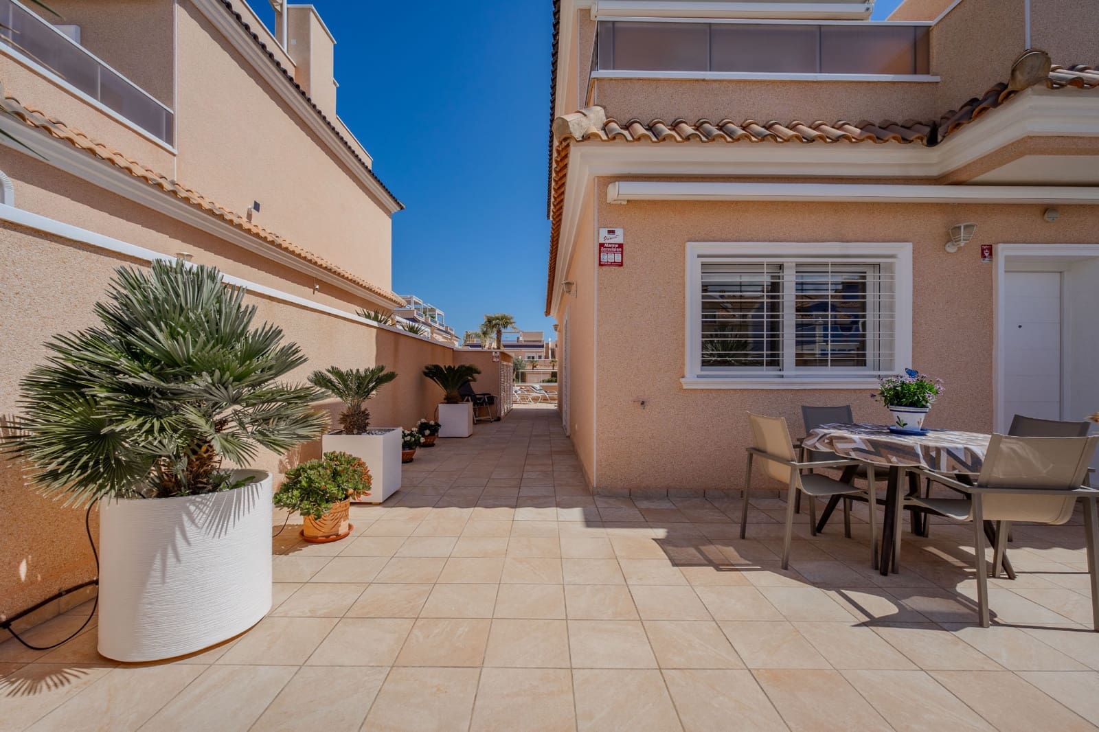 Casa de 3 habitaciones en Cabo Roig en venta con piscina - 325.000 € (Ref: 9749356)