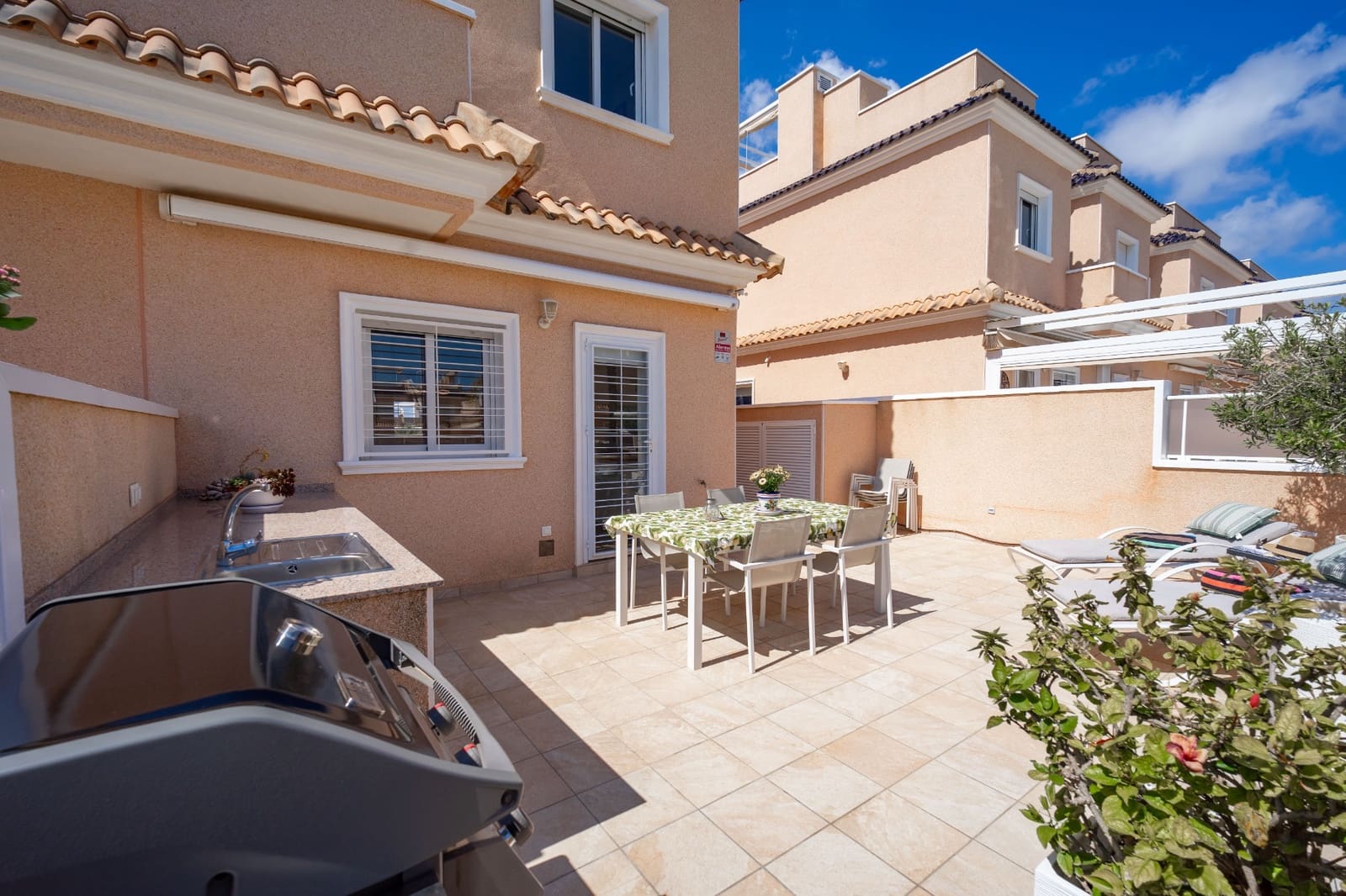 Casa de 3 habitaciones en Cabo Roig en venta con piscina - 325.000 € (Ref: 9749356)